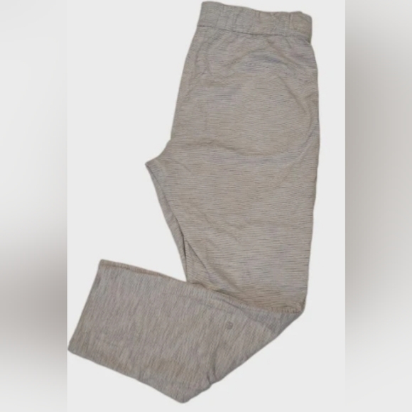 Size 10 - Lululemon On The Fly Pant *28" - Picture 3 of 3